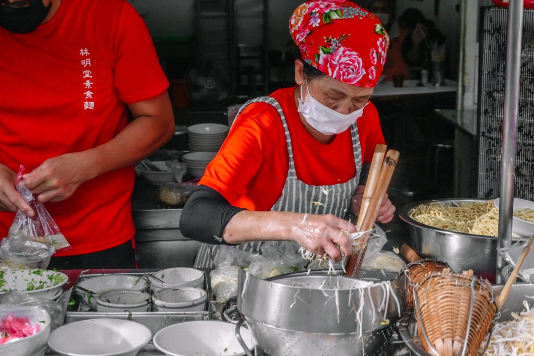 林明堂素食麵｜超大份豆芽菜只要10元(外帶) @女子的休假計劃