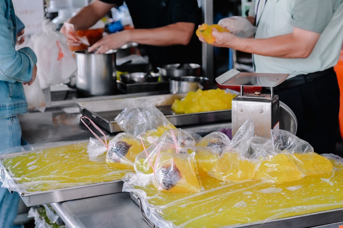 【彰化鹿港美食】發記粉粿冰，在地人都吃這間古早味粉粿冰每碗30元，排隊美食人氣必吃/外帶 @女子的休假計劃