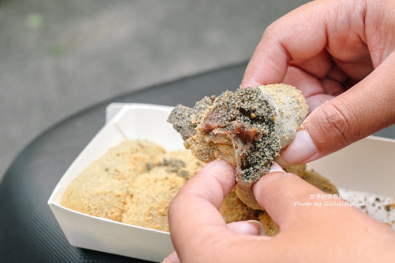 洪記草屯麻糬｜一賣就是50年麻糬老店，一顆15元硬是比別間大兩倍(外帶) @女子的休假計劃