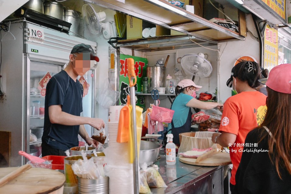 【台北車站】飯糰霸，超夯排隊美食，巨無霸飯糰25元起（外帶） @女子的休假計劃