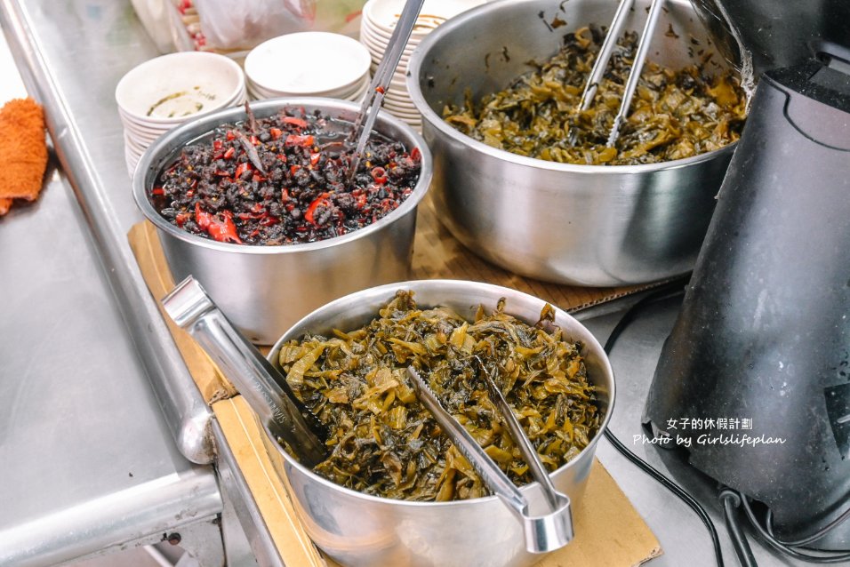 東興市魯肉義｜鄉民激推營業到凌晨五點超人氣滷肉飯店，酸菜免費吃(外帶) @女子的休假計劃