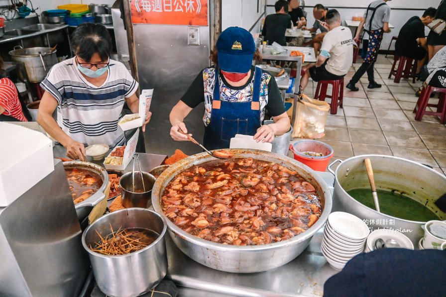 東興市魯肉義，鄉民激推從早上11點營業到凌晨五點超人氣滷肉飯店，酸菜免費吃到飽/外帶 @女子的休假計劃