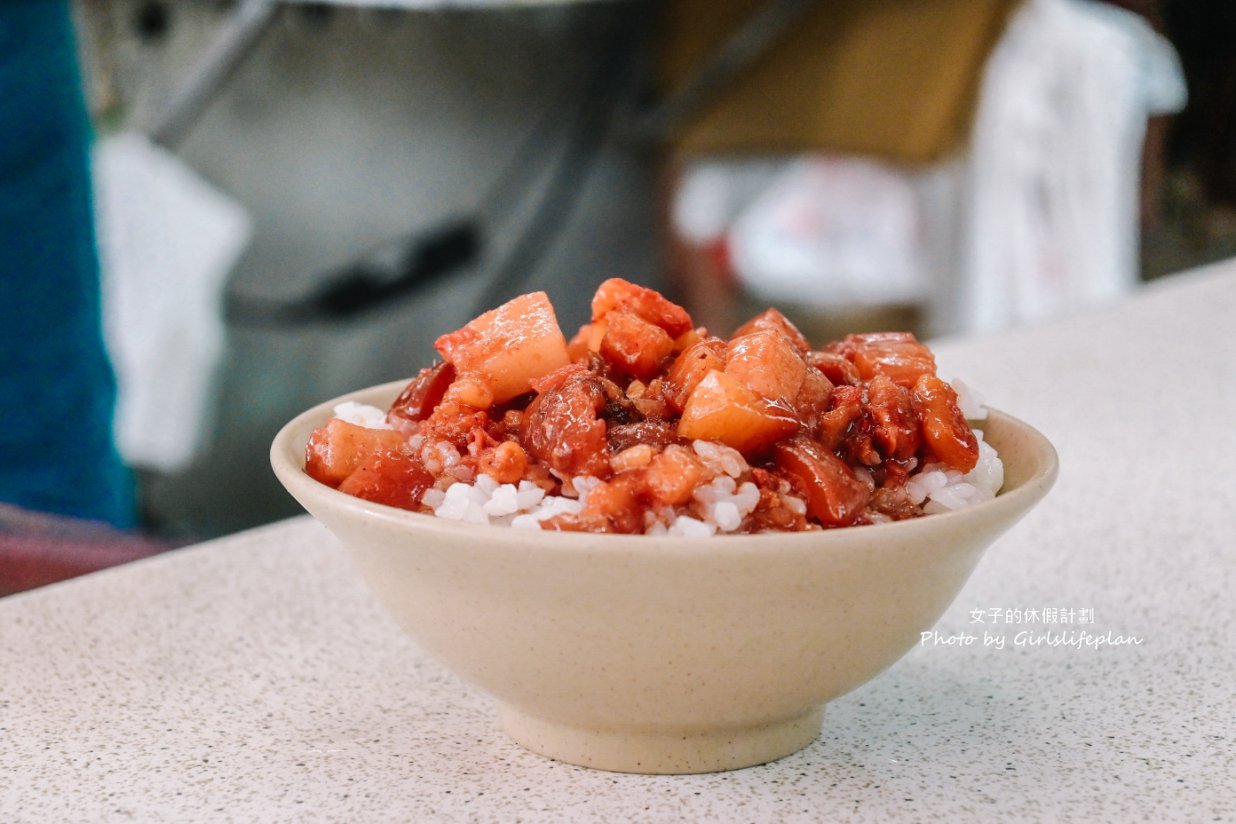 東興市魯肉義，鄉民激推從早上11點營業到凌晨五點超人氣滷肉飯店，酸菜免費吃到飽/外帶 @女子的休假計劃