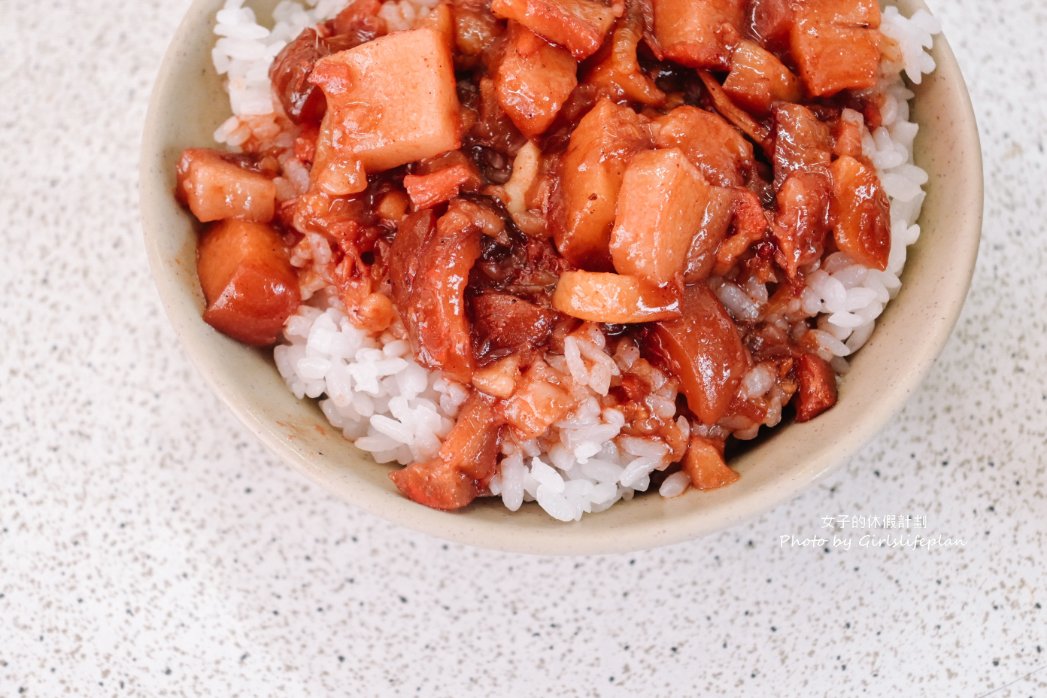 東興市魯肉義，鄉民激推從早上11點營業到凌晨五點超人氣滷肉飯店，酸菜免費吃到飽/外帶 @女子的休假計劃
