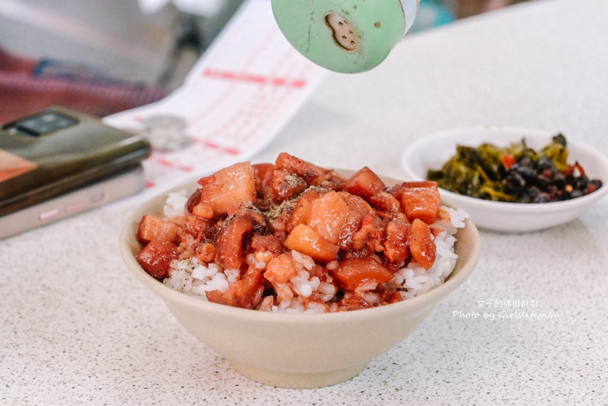 東興市魯肉義，鄉民激推從早上11點營業到凌晨五點超人氣滷肉飯店，酸菜免費吃到飽/外帶 @女子的休假計劃