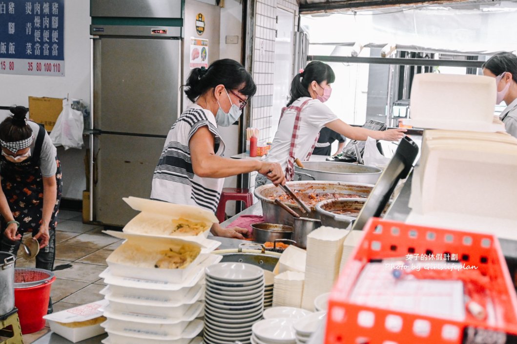 東興市魯肉義，鄉民激推從早上11點營業到凌晨五點超人氣滷肉飯店，酸菜免費吃到飽/外帶 @女子的休假計劃