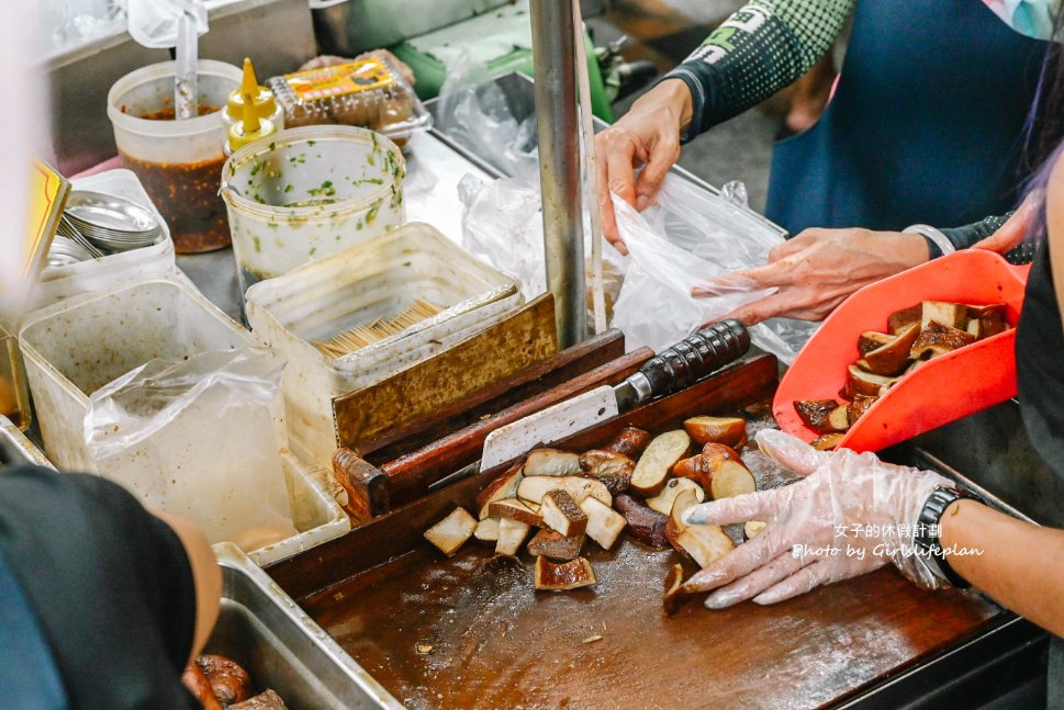 【大溪老街】老阿伯現滷豆干，在地50年老店！不管平日或假日都在排隊/外帶 @女子的休假計劃