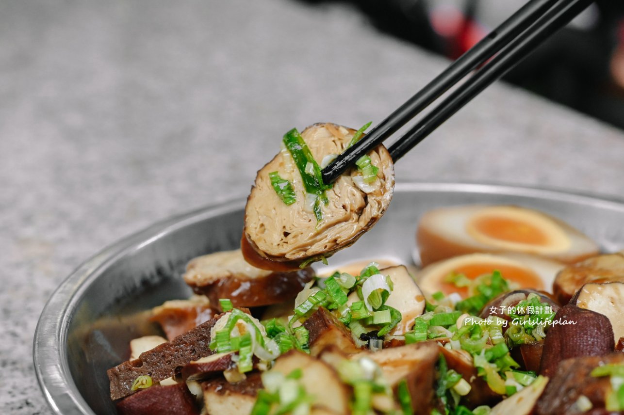 【大溪老街】老阿伯現滷豆干，在地50年老店！不管平日或假日都在排隊/外帶 @女子的休假計劃