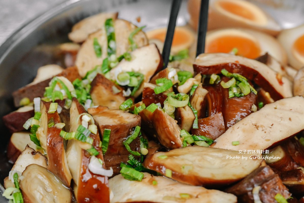 【大溪老街】老阿伯現滷豆干，在地50年老店！不管平日或假日都在排隊/外帶 @女子的休假計劃