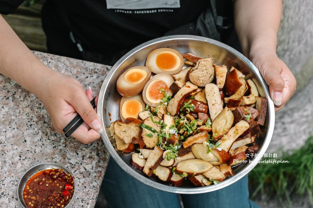 【大溪老街】老阿伯現滷豆干，在地50年老店！不管平日或假日都在排隊/外帶 @女子的休假計劃
