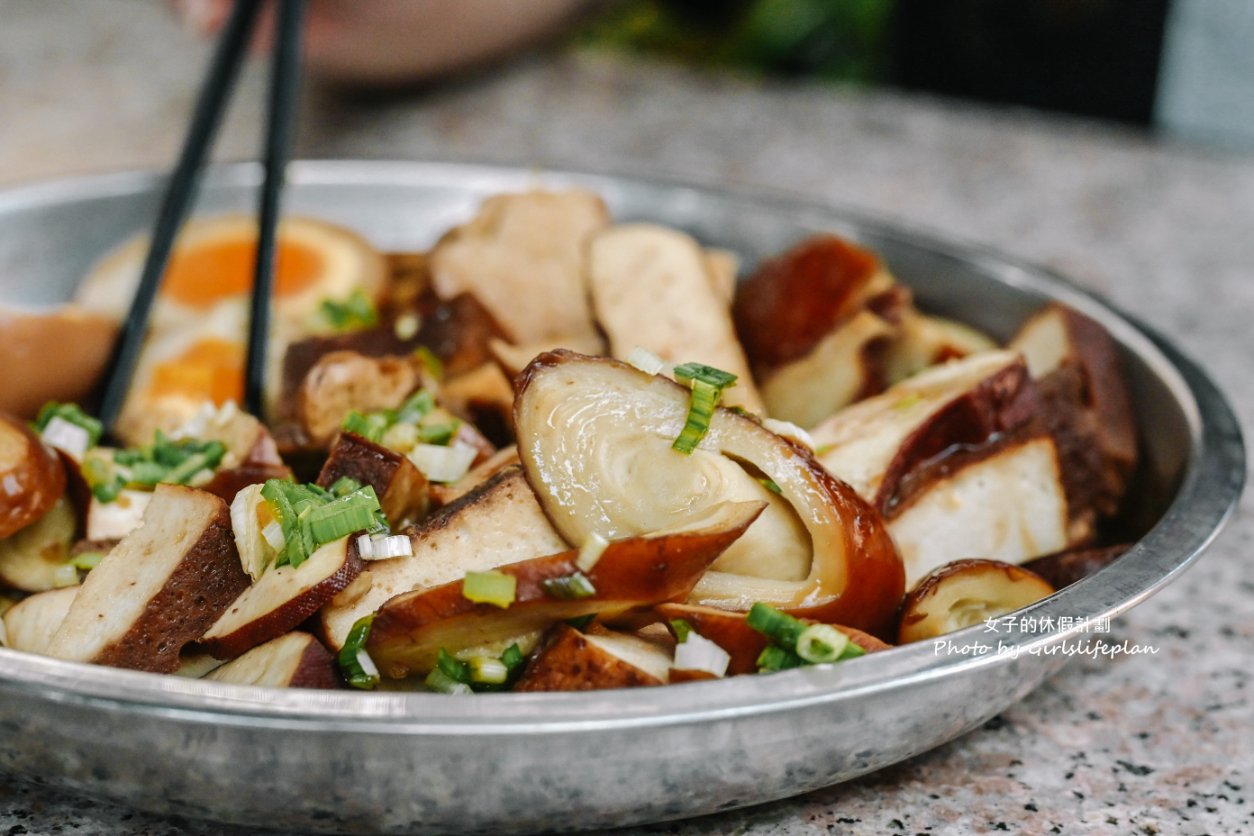 【大溪老街】老阿伯現滷豆干，在地50年老店！不管平日或假日都在排隊/外帶 @女子的休假計劃