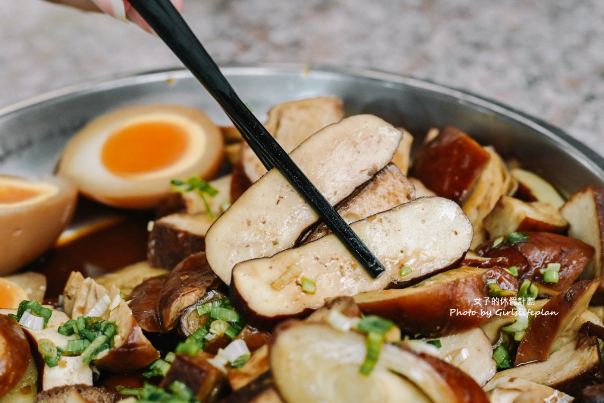【大溪老街】老阿伯現滷豆干，在地50年老店！不管平日或假日都在排隊/外帶 @女子的休假計劃