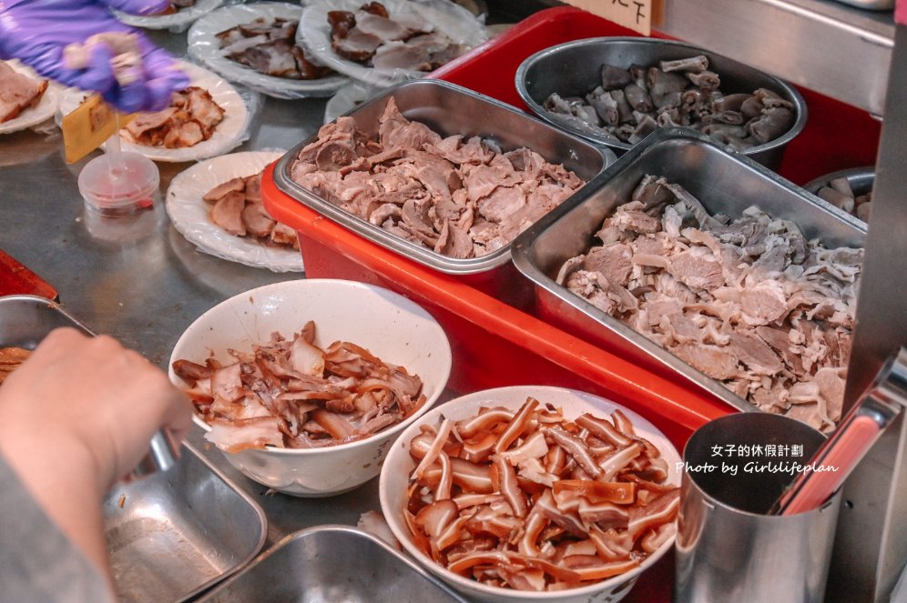 南勢角陽春麵｜在地30年要抽號碼牌人氣麵店滷味最受歡迎(外帶) @女子的休假計劃