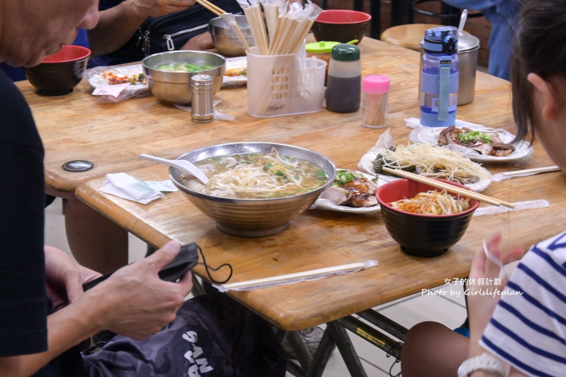 南勢角陽春麵｜在地30年要抽號碼牌人氣麵店滷味最受歡迎(外帶) @女子的休假計劃