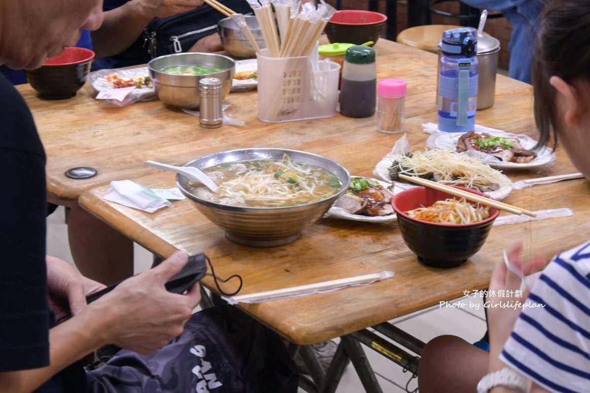 南勢角陽春麵｜在地30年人氣麵店要抽號碼牌，滷味最受歡迎(外帶) @女子的休假計劃