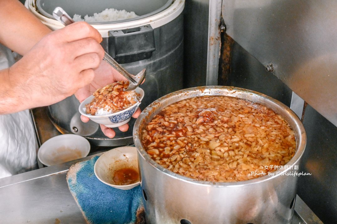 魯肉飯專家｜基隆廟口夜市美食滷肉飯25元人氣必吃(外帶) @女子的休假計劃