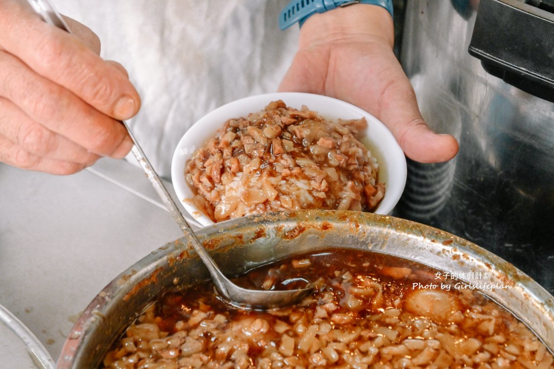 魯肉飯專家｜基隆廟口夜市美食滷肉飯25元人氣必吃(外帶) @女子的休假計劃