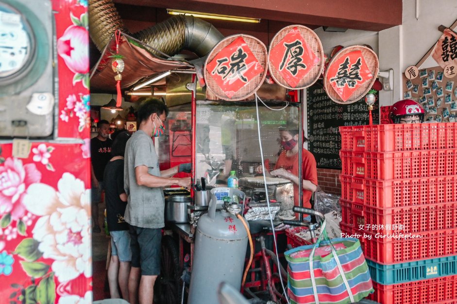 碳厚囍碳烤土司，早上6點開賣一早就可以吃到大腸包小腸超有特色/食尚玩家推薦/外帶 @女子的休假計劃