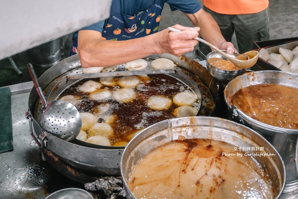 大里涼傘樹｜人氣超夯古早味肉圓一顆25元，免費湯品無限續(外帶) @女子的休假計劃