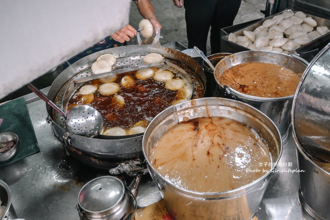 大里涼傘樹｜人氣超夯古早味肉圓一顆25元，免費湯品無限續(外帶) @女子的休假計劃