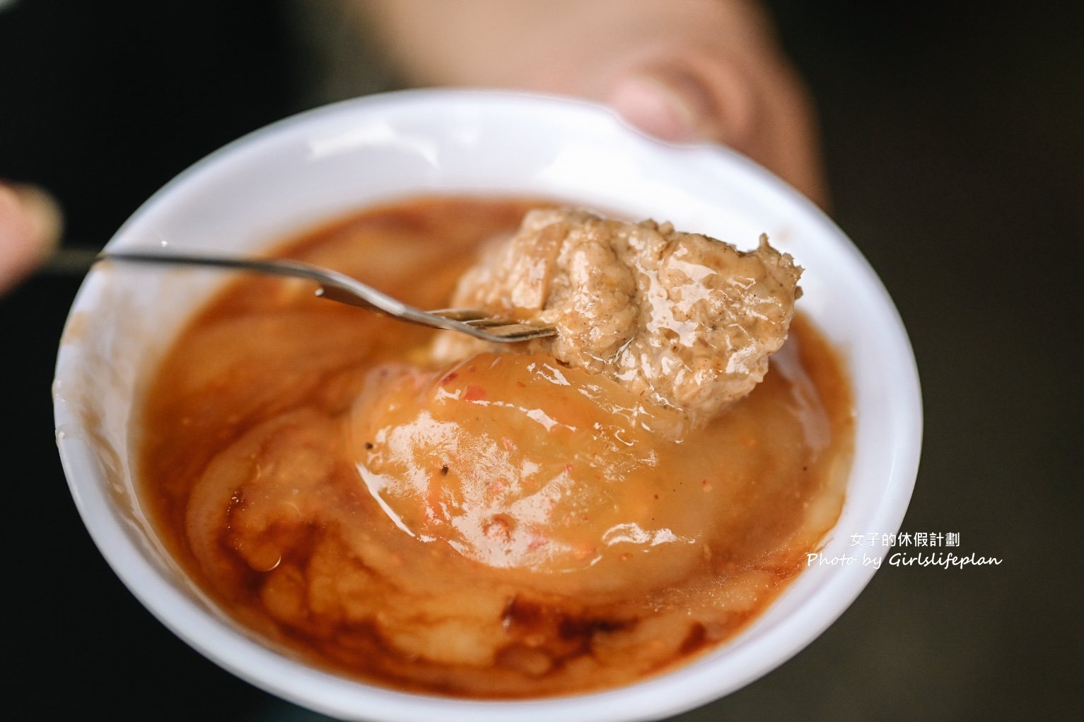 大里涼傘樹｜人氣超夯古早味肉圓一顆25元，免費湯品無限續(外帶) @女子的休假計劃