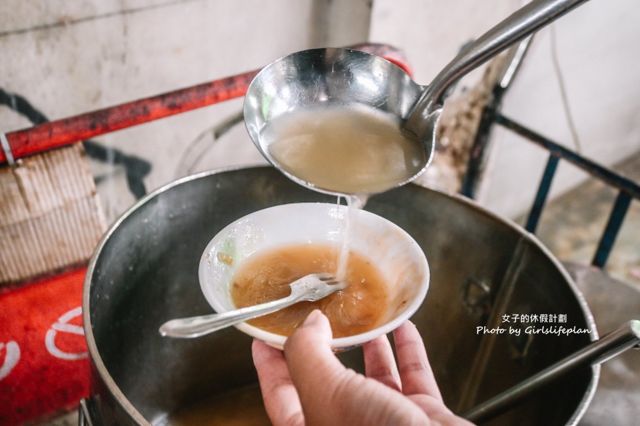 大里涼傘樹肉圓｜人氣超夯古早味肉圓一顆25元，免費湯品無限續(外帶) @女子的休假計劃