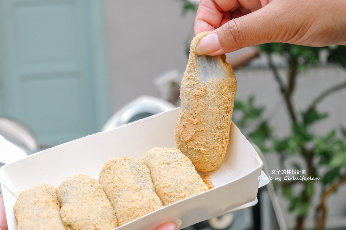 洪記草屯麻糬｜一賣就是50年麻糬老店，一顆15元硬是比別間大兩倍(外帶) @女子的休假計劃