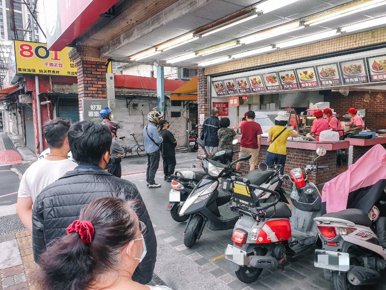 溪仔邊烤肉飯｜老字號連鎖烤肉便當店，大推烤肉麵、雞腿飯(外帶) @女子的休假計劃