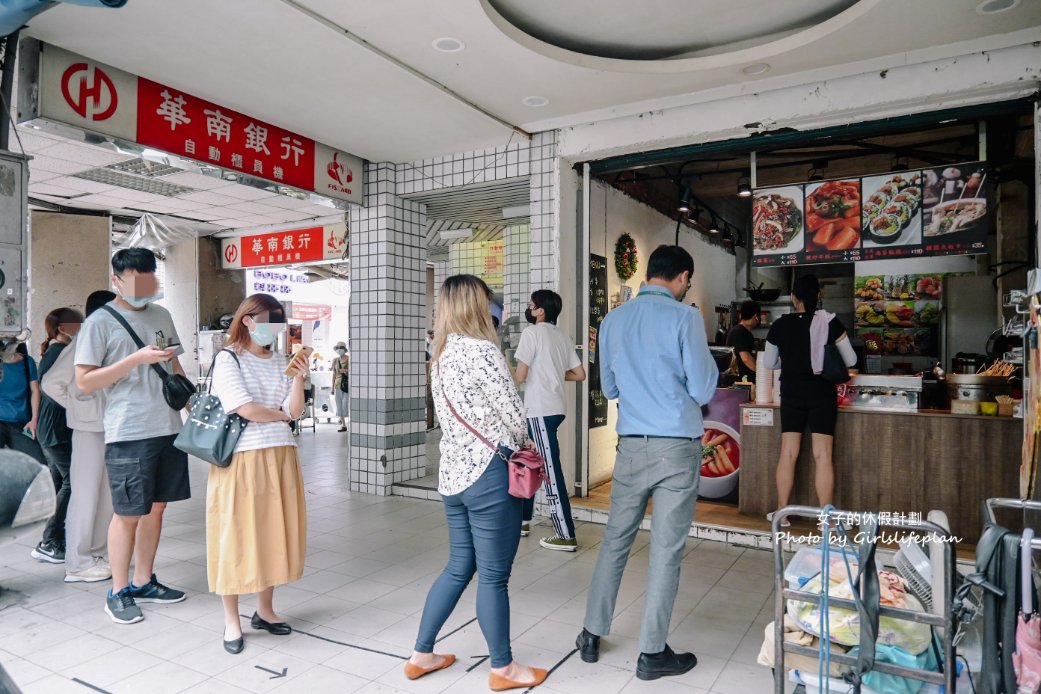 平價韓國小吃排隊美食，無名首爾小吃，韓國飯捲、辣炒年糕、魚板串人氣推薦/外帶 @女子的休假計劃