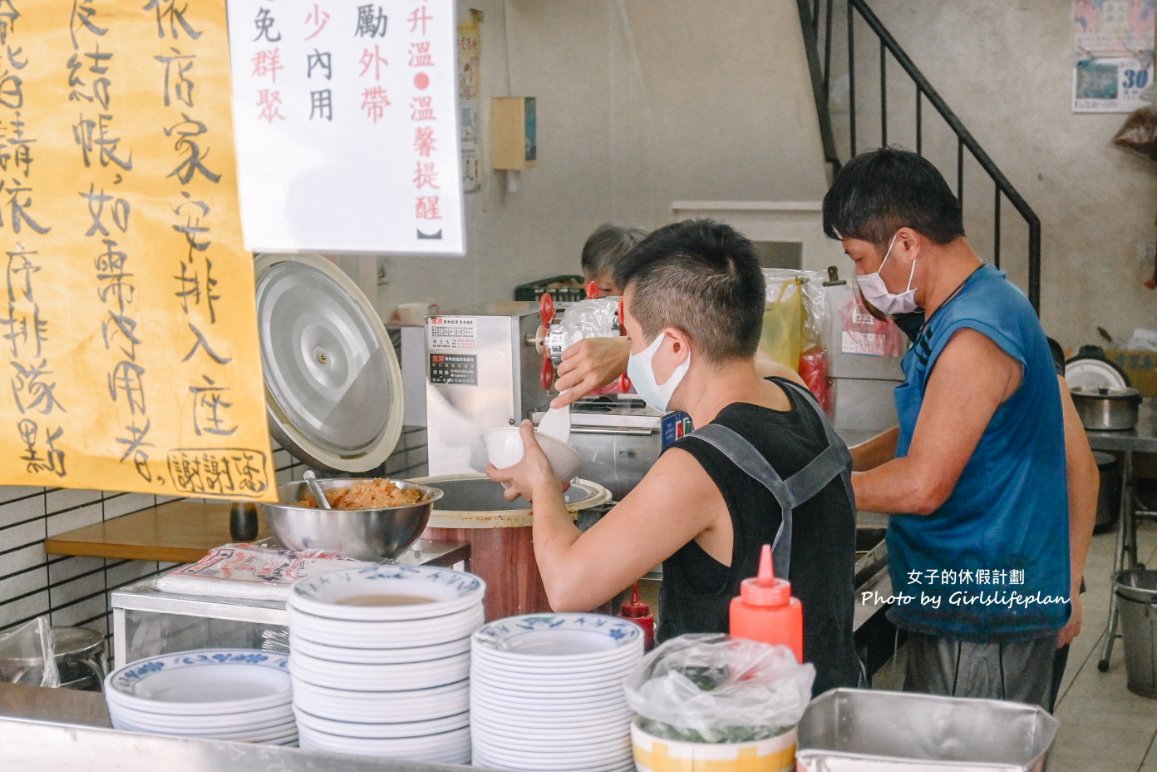 城隍早餐店，在地超過70年中式早餐店，人氣必吃控肉飯加半熟荷包蛋有夠肥美下飯/外帶 @女子的休假計劃