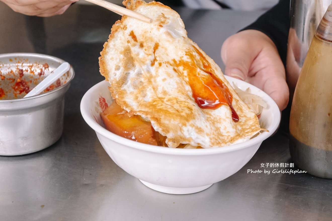 城隍早餐店，在地超過70年中式早餐店，人氣必吃控肉飯加半熟荷包蛋有夠肥美下飯/外帶 @女子的休假計劃