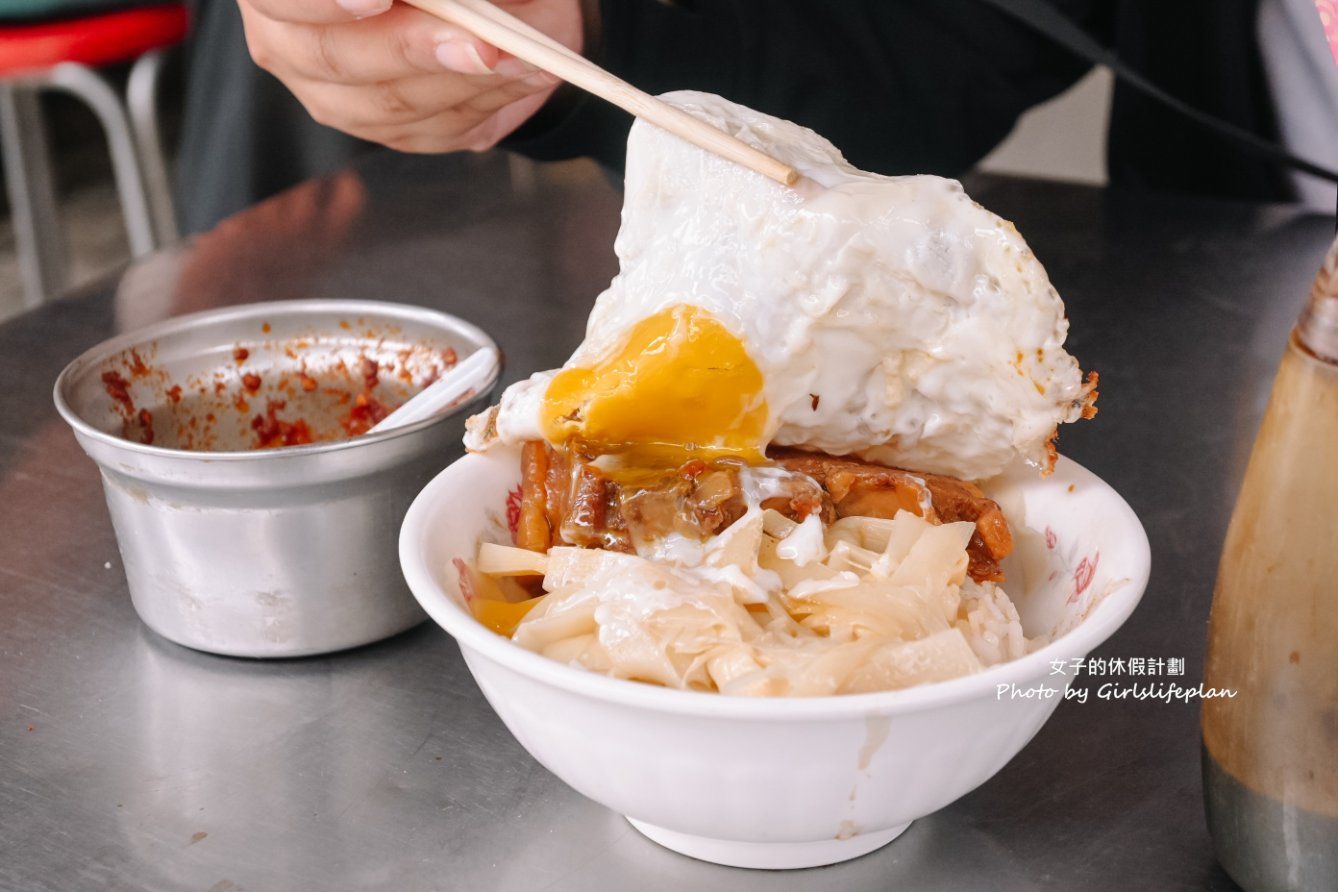 城隍早餐店，在地超過70年中式早餐店，人氣必吃控肉飯加半熟荷包蛋有夠肥美下飯/外帶 @女子的休假計劃