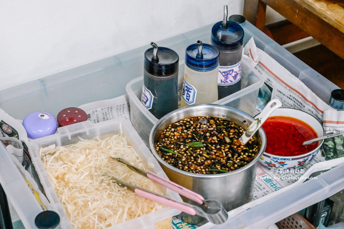 【台北美食】亓家蒸餃，不到百元人氣蒸餃皮薄餡多滋味好，在地人與上班族的最愛/外帶 @女子的休假計劃