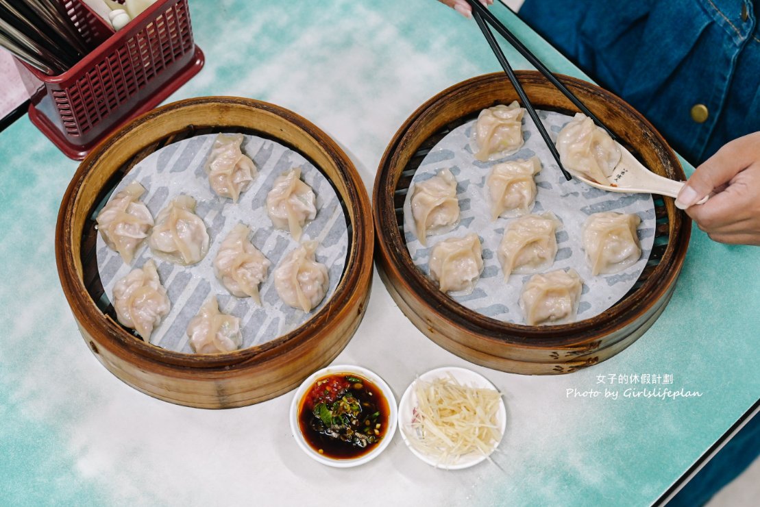 【台北美食】亓家蒸餃，不到百元人氣蒸餃皮薄餡多滋味好，在地人與上班族的最愛/外帶 @女子的休假計劃