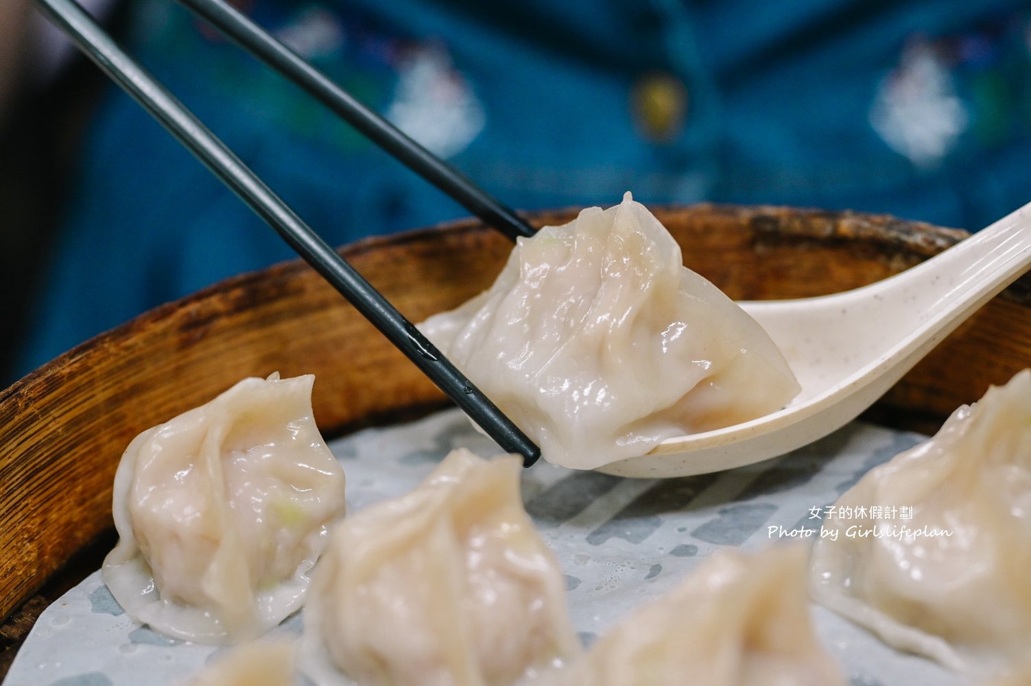 亓家蒸餃(元家蒸餃)｜不到百元人氣蒸餃皮薄餡多滋味好(外帶) @女子的休假計劃