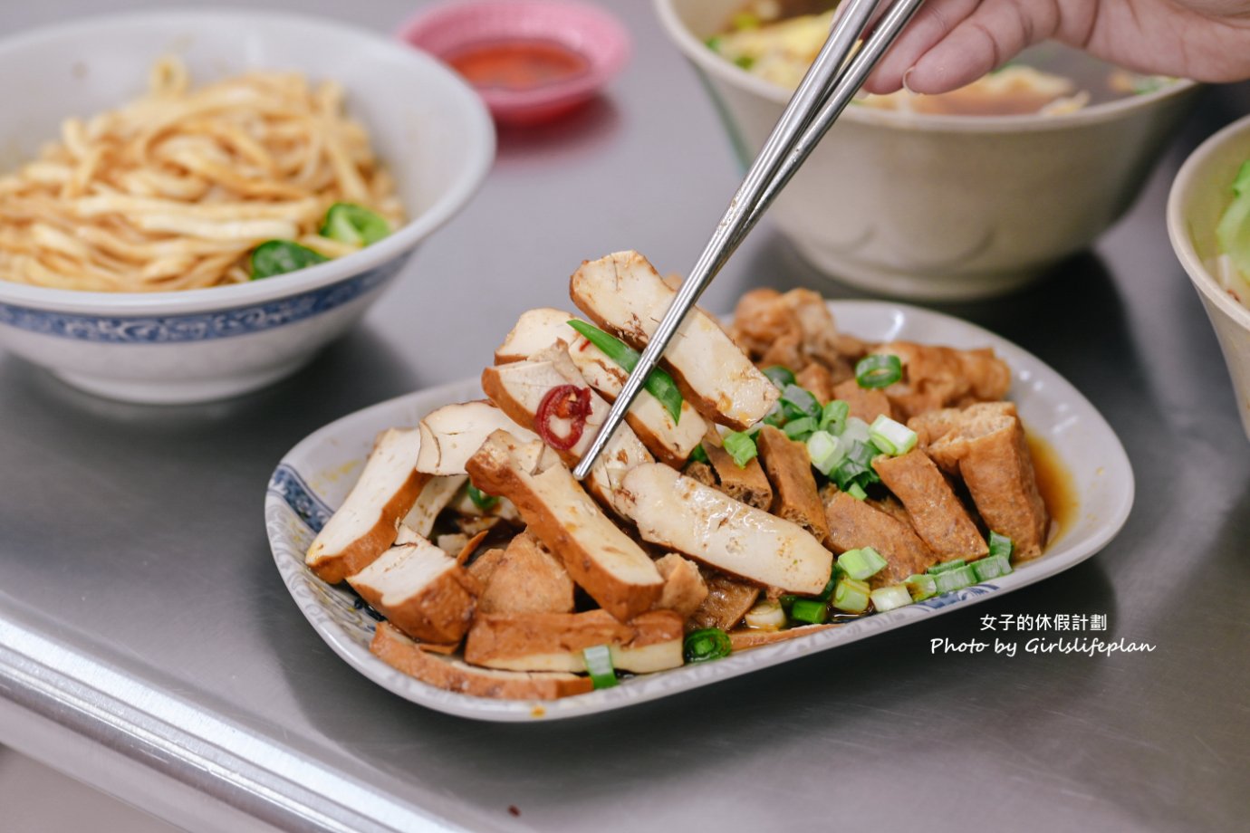 東引小吃店｜開到凌晨4點深夜美食，滷味紅油炒手、招牌麻醬麵人氣必吃(外帶) @女子的休假計劃