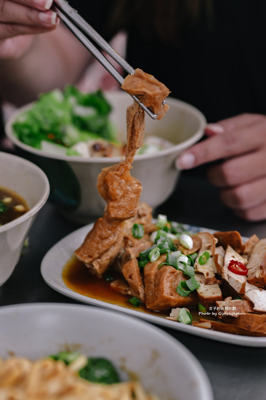 東引小吃店｜開到凌晨4點深夜美食，滷味紅油炒手、招牌麻醬麵人氣必吃(外帶) @女子的休假計劃