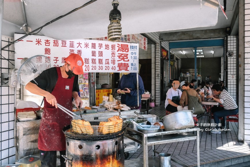 ㄚ忠炸粿｜超人氣銅板美食15元起炸蚵嗲40元，湯免費喝(外帶) @女子的休假計劃