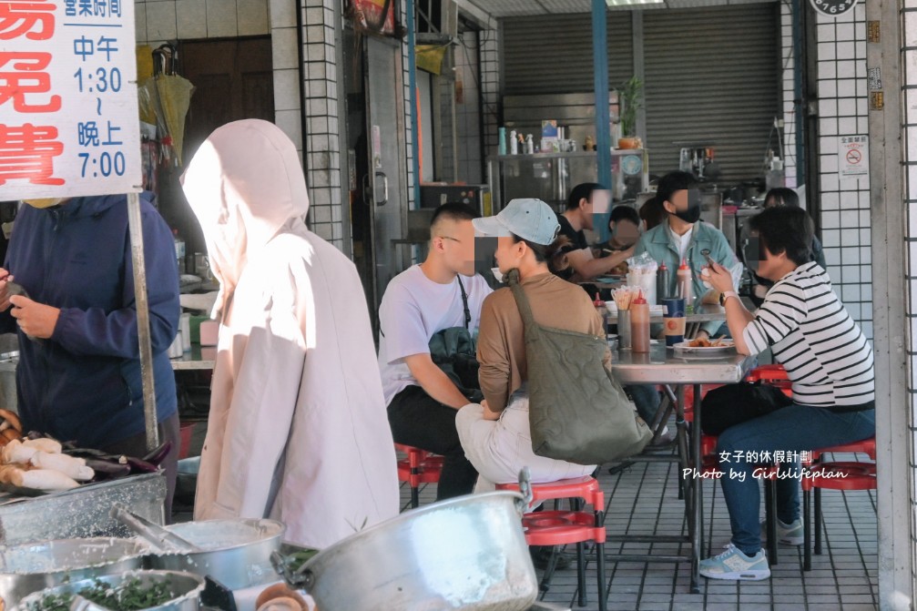 ㄚ忠炸粿｜超人氣銅板美食15元起炸蚵嗲40元，湯免費喝(外帶) @女子的休假計劃
