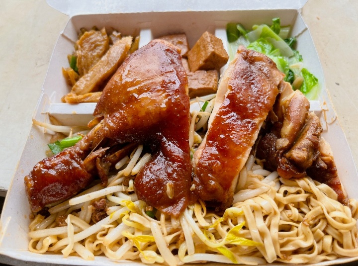 溪仔邊烤肉飯｜老字號連鎖烤肉便當店，大推烤肉麵、雞腿飯(外帶) @女子的休假計劃