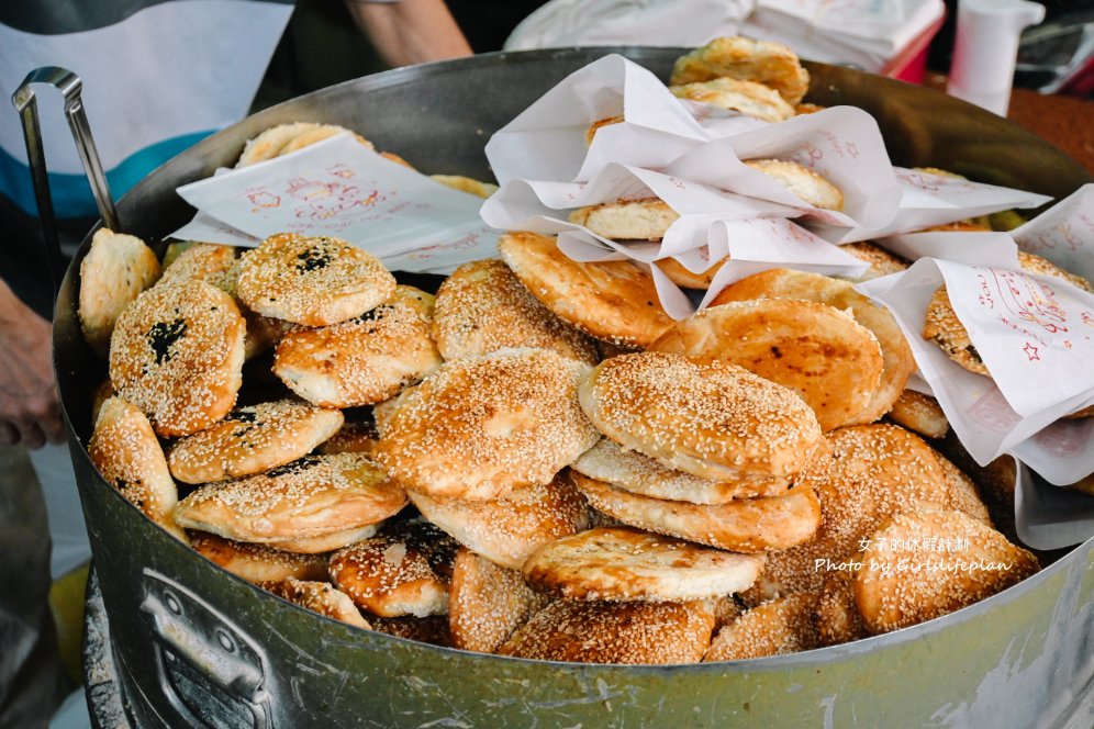 上海阿英烤燒餅｜黑糖、白砂糖、豬肉、蔥花、蘿蔔絲每顆20元(外帶) @女子的休假計劃