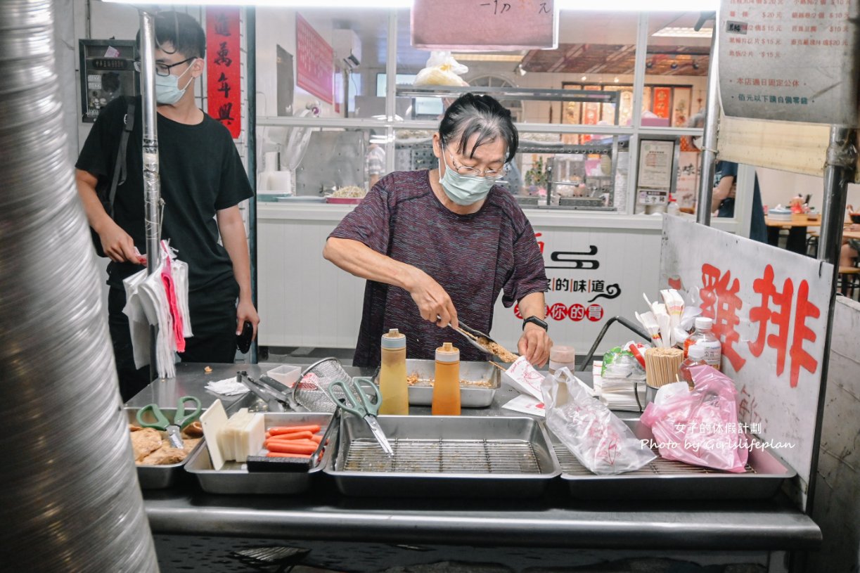 小阿姨香雞排｜在地20年老店，雞肉串12.5元、鹽酥雞35元、香雞排45元超佛(外帶) @女子的休假計劃
