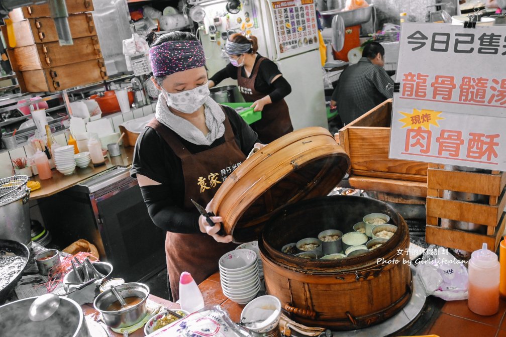 袁家筒仔米糕排骨酥｜米糕30元排骨酥湯30元湯免費續(外帶) @女子的休假計劃