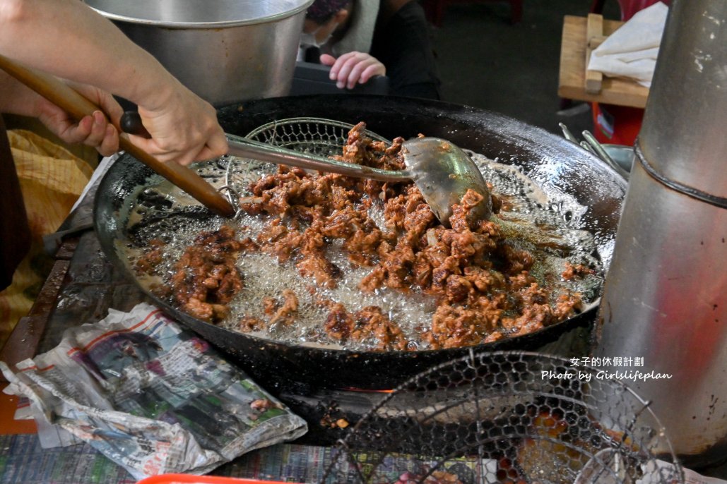 袁家筒仔米糕排骨酥｜米糕30元排骨酥湯30元湯免費續(外帶) @女子的休假計劃