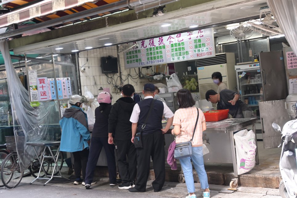 【台北美食】極品光復素食包子，限量四季豆包必吃/買十送一/宅配(外帶) @女子的休假計劃