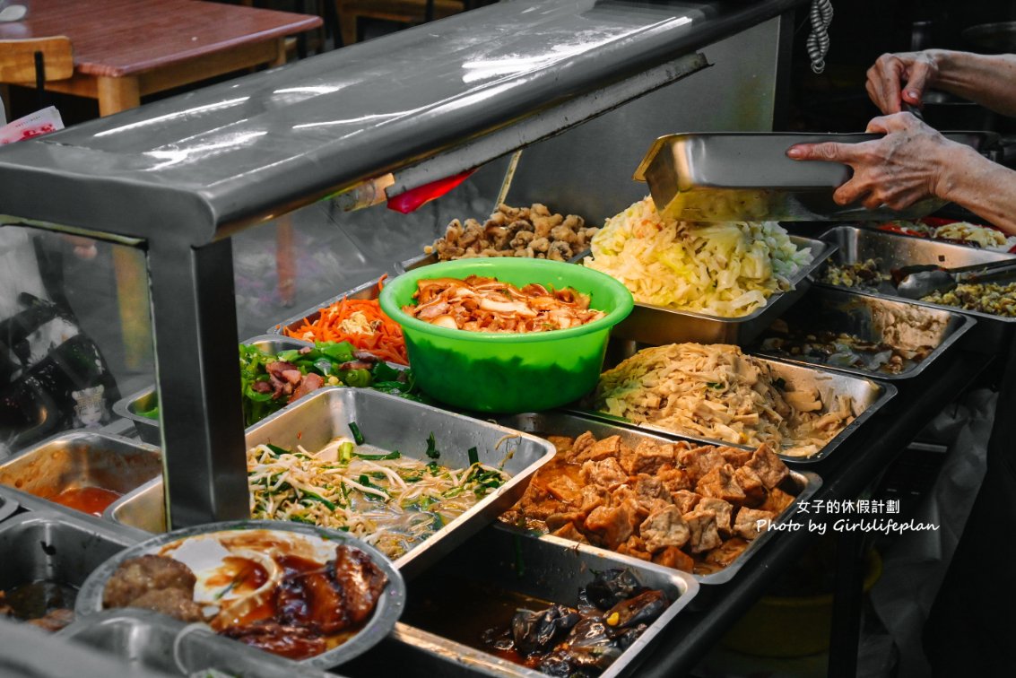 和家小館｜每天只營業4小時便當店，4菜1肉1湯只要50元超便宜(外帶) @女子的休假計劃