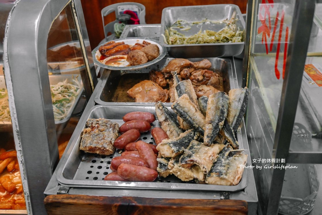 和家小館｜每天只營業4小時便當店，4菜1肉1湯只要50元超便宜(外帶) @女子的休假計劃
