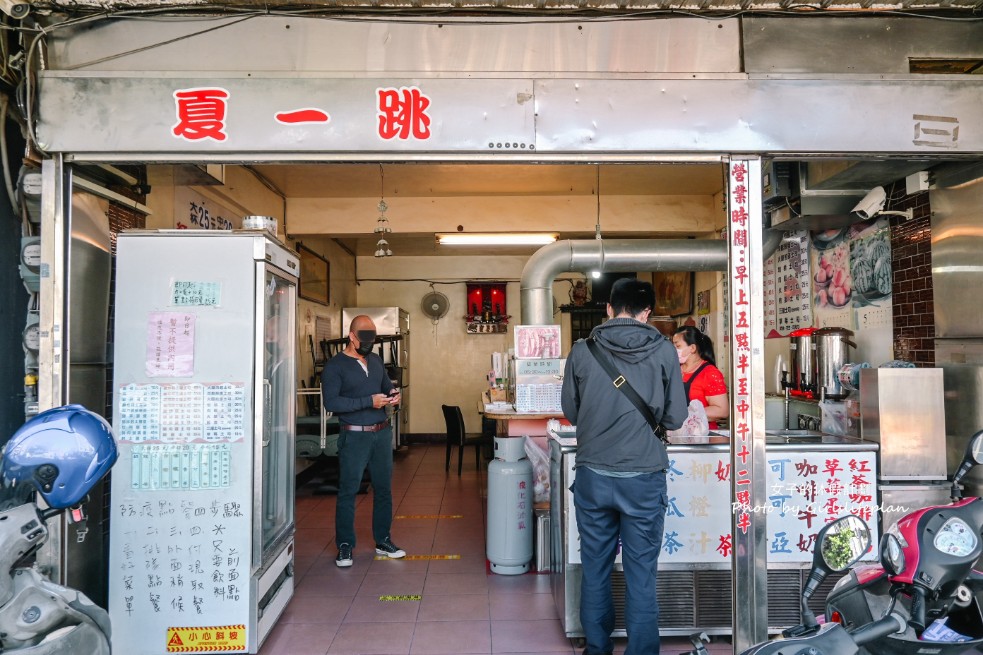 夏一跳雞排堡早餐店｜IG人氣打卡傳統早餐店 @女子的休假計劃