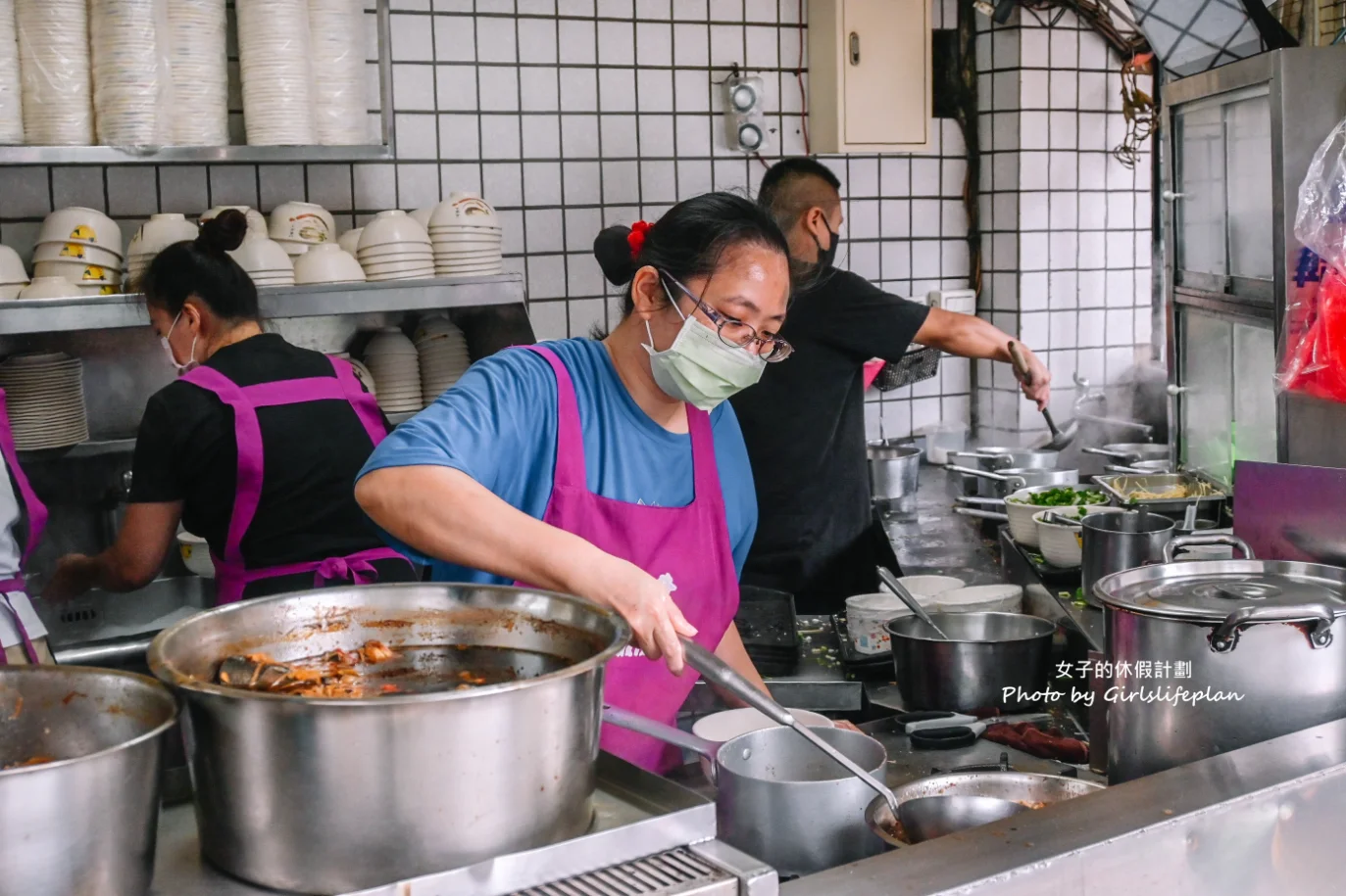 魯肉發無刺虱目魚粥｜在地人最愛排隊美食，光店員就9人(外帶) @女子的休假計劃