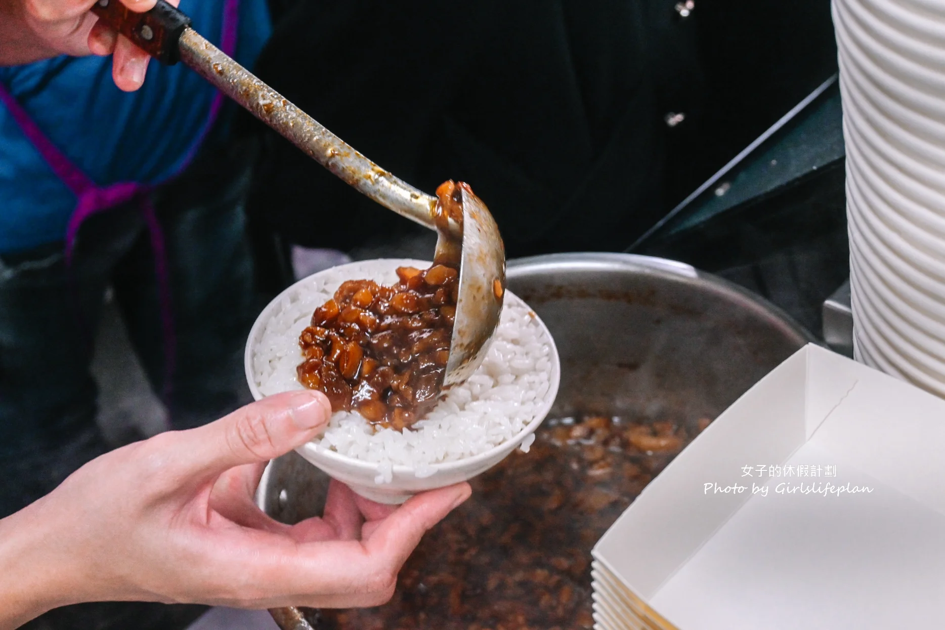 魯肉發無刺虱目魚粥｜在地人最愛排隊美食，光店員就9人(外帶) @女子的休假計劃